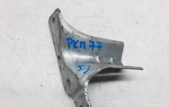 Skoda Fabia Mk2 (5J) Fender mounting bracket 5J0821141