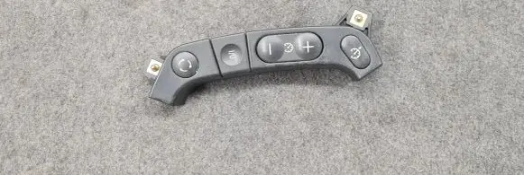 Steering wheel buttons/switches