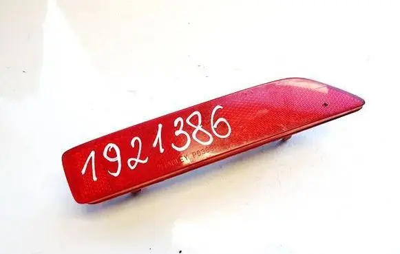 Honda CR-V Rear tail light reflector p6368
