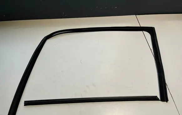 Land Rover Discovery Sport Other front door trim element FK7221435AA