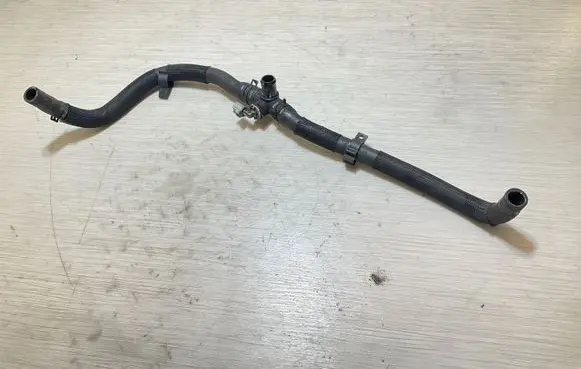 Land Rover Discovery 4 - LR4 Engine coolant pipe/hose