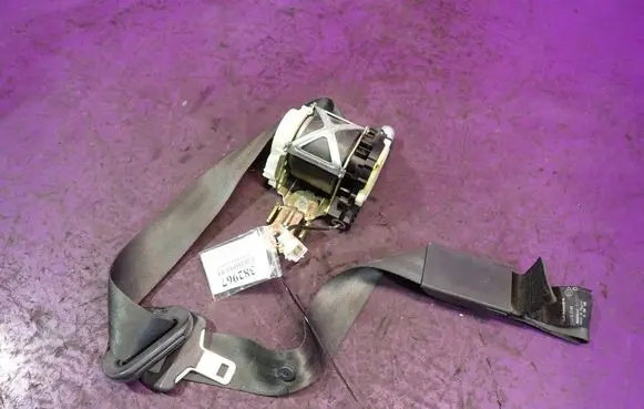 Renault Clio III Front seatbelt