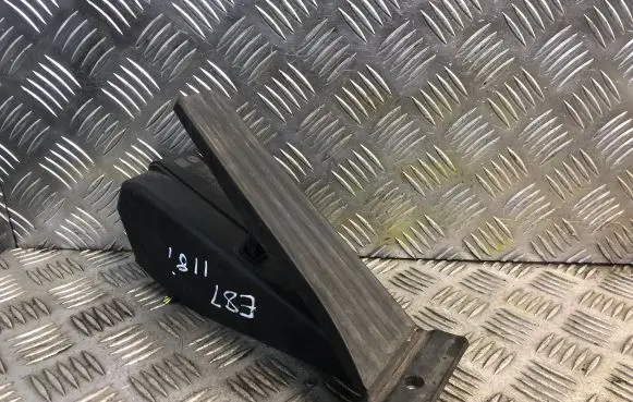 BMW 1 E81 E87 Accelerator throttle pedal 6770935