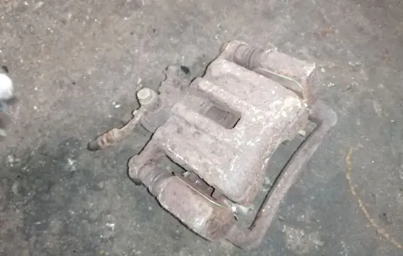 Chevrolet Captiva Rear brake caliper