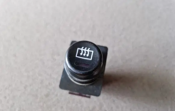 Mitsubishi L200 Windscreen/window heater switch