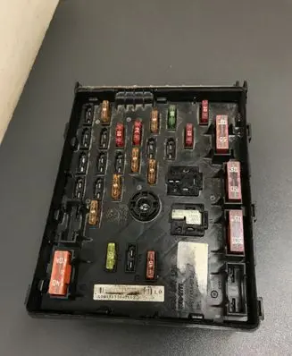 Volkswagen PASSAT B6 Fuse module