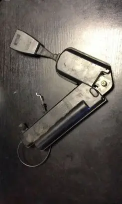 BMW 5 E34 Front seatbelt buckle 8127711