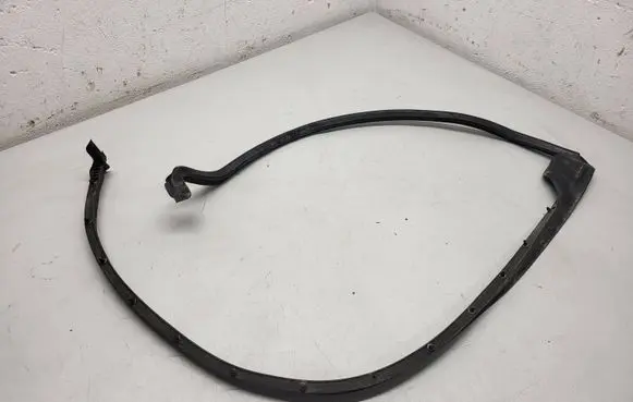 Audi A8 S8 D4 4H Rubber seal front door (on door) 4H0837717