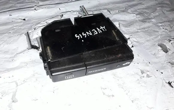 Toyota Avensis T250 Windscreen/window heater switch 8479005130C