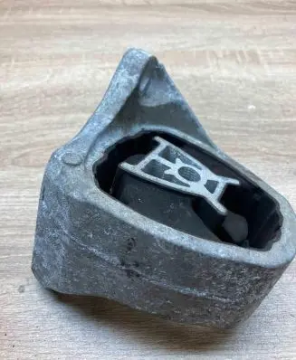 Volvo XC90 Engine mount bracket 31480565 31480564
