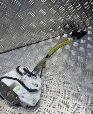 Mazda 3 III Rear door lock