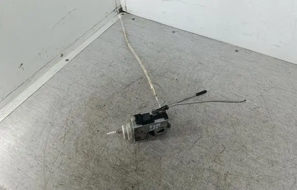 Audi A4 S4 B5 8D Front door lock 4D1837016D
