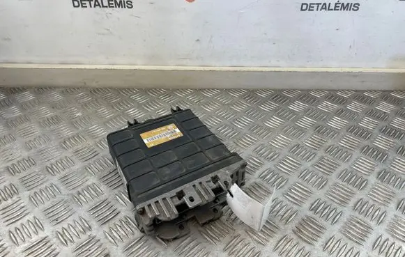 Volkswagen Golf III Engine control unit/module 1H0907311 0261200701