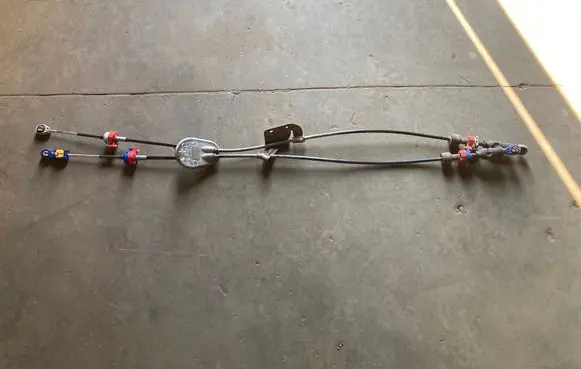 Nissan Qashqai+2 Gear shift cable linkage 112112856