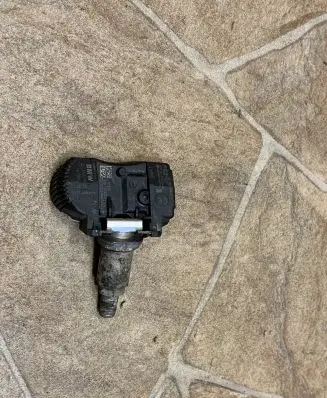 BMW 2 F46 Tire pressure sensor 70735510
