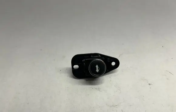 Dodge Challenger Tailgate/boot open switch button 68141864AA