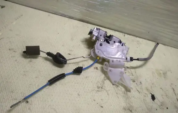 Mercedes-Benz E W212 Front door lock A0997200435