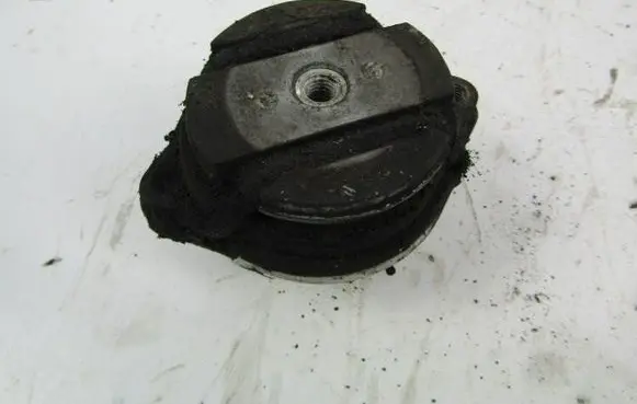 Volkswagen PASSAT B5.5 Gearbox mounting bracket 
