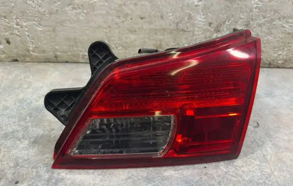 Subaru Legacy Tailgate rear/tail lights 13220072
