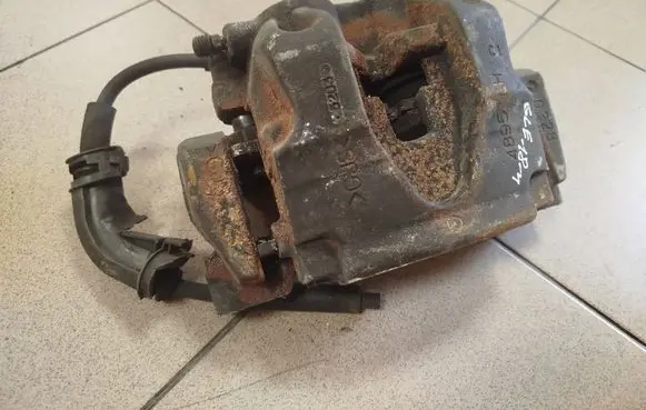 Front brake caliper