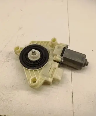 Mercedes-Benz GLC X253 C253 Front door window regulator motor A2059060113