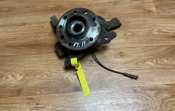 Opel Zafira B Front wheel hub