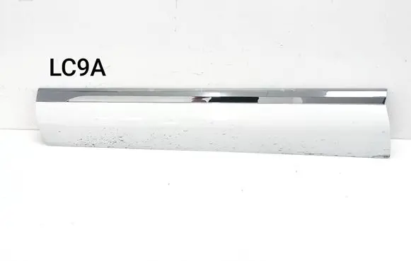 Volkswagen Touareg II Front door trim (molding) 7P6854939H