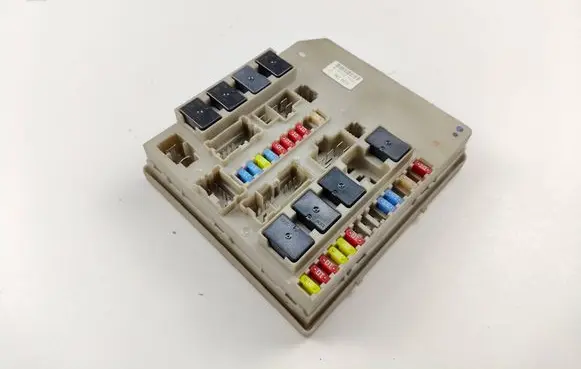 Renault Clio III Fuse module 902663A