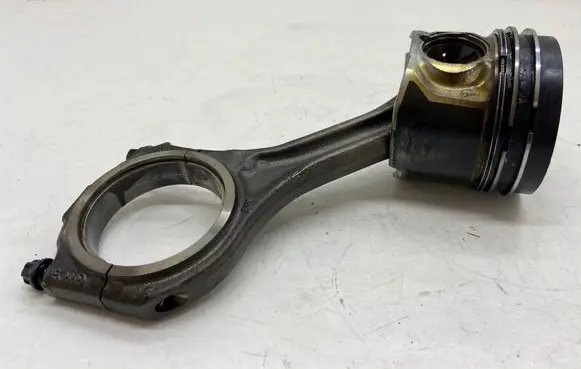 Audi A6 S6 C6 4F Piston with connecting rod