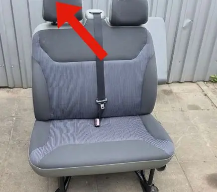 Opel Vivaro Front seat headrest