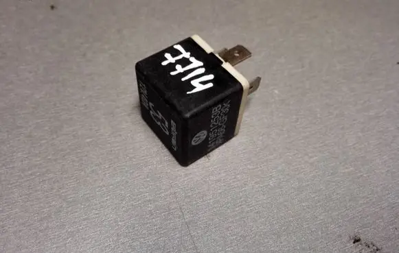 Volkswagen Golf IV Other relay 141951253B