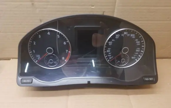 Volkswagen Eos Speedometer (instrument cluster) 1Q0920976E