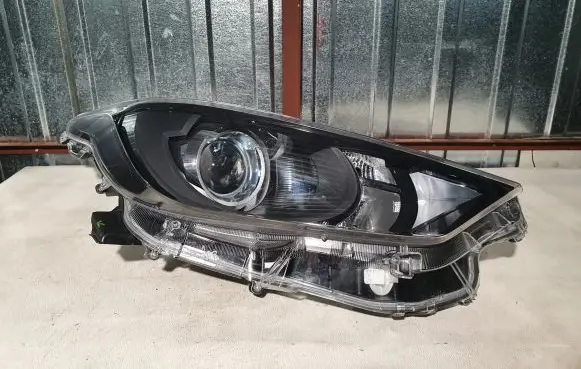 Toyota Yaris XP210 Headlight/headlamp