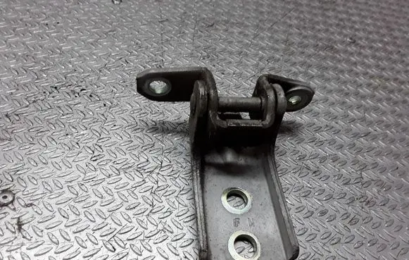 Suzuki Grand Vitara I Front door upper hinge
