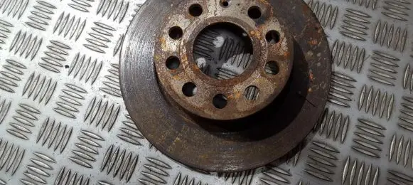 Volkswagen Golf V Rear brake disc