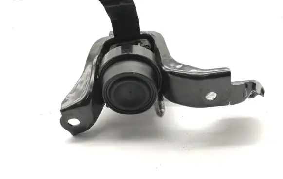 Toyota Yaris XP210 Engine mount bracket