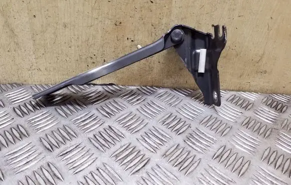 Engine bonnet/hood hinges
