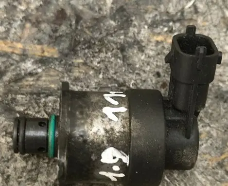 Saab 9-5 Fuel pressure regulator 