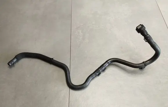 Volkswagen Amarok II Engine coolant pipe/hose