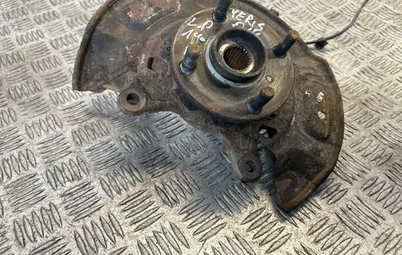 Toyota Yaris Front wheel hub spindle knuckle