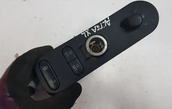 Seat Altea XL Wing mirror switch 