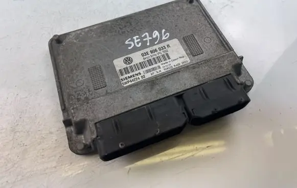 Volkswagen Polo IV 9N3 Engine control unit/module 03E906033R