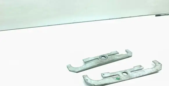 BMW 1 E81 E87 Fuel Injector clamp holder 