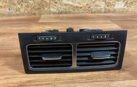 Volkswagen Touareg II Rear air vent grill 7P6819203