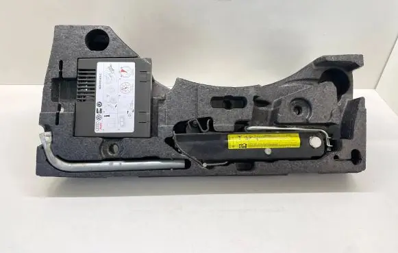 Volkswagen PASSAT B6 Tool box 3C5012115D