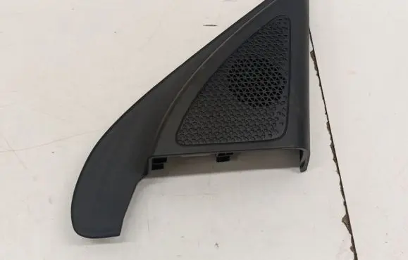 Front door high frequency speaker