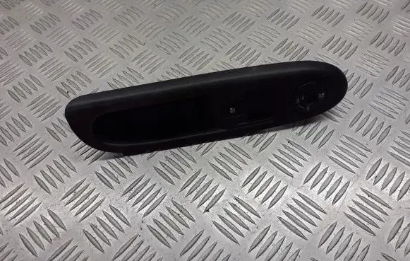 Renault Clio II Quarter vent window switch 8200084005
