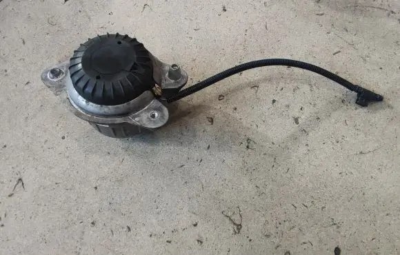 Mercedes-Benz S W222 Engine mount bracket A2222404500