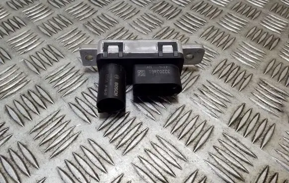 Volvo XC90 Glow plug pre-heat relay 32202461 0281003197