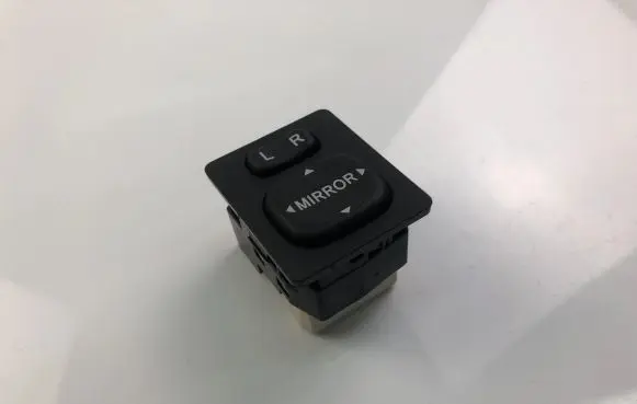 Toyota Avensis T250 Wing mirror switch 183574